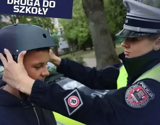 Ponad 3600 kasków od PZU trafiło do policjantów. Nowe przepisy dla dzieci do 16. roku życia