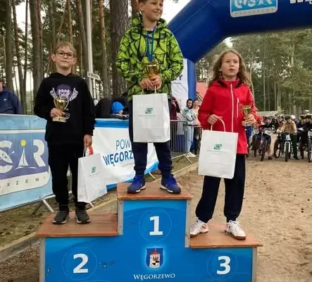 Jesienny Cyklocross: Zuzia Baran i Jaś Wałach na podium