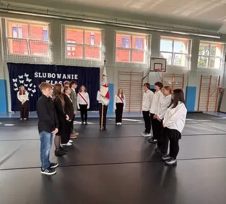Ślubowanie pierwszoklasistów w ZSZ w Węgorzewie