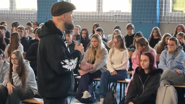 Węgorzewo: „Pogromcy Mitów” – profilaktyka uzależnień w ZSZ