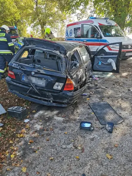 Wypadek na drodze Kuty – Gębałka. Dachował samochód, w środku były dzieci