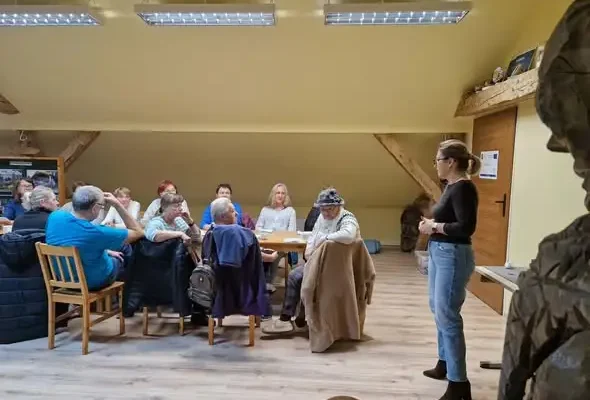 Gminny Ośrodek Kultury stawia na aktywnych seniorów – zajęcia kreatywne i bogata oferta warsztatów