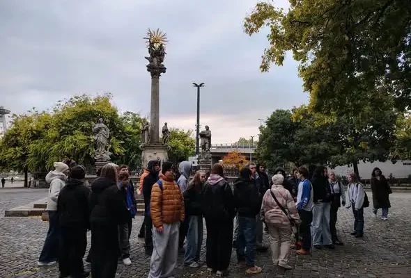 Uczniowie z SP1 w Wysokiem Mazowieckiem odkrywają ślady Habsburgów – relacja z pierwszego dnia wycieczki