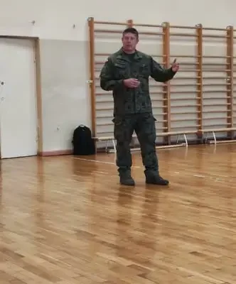 Uczniowie klas VIII spotkali się z przedstawicielem Wojskowego Centrum Rekrutacyjnego